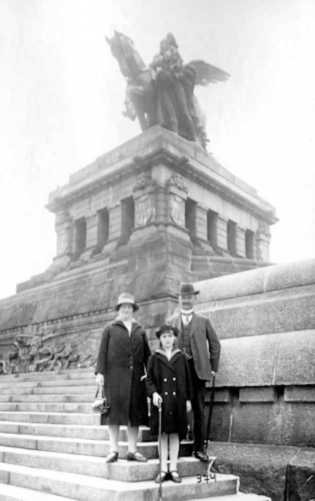 Elisabeth, Gerhard und Anneliese in Koblenz am Deutschen Eck